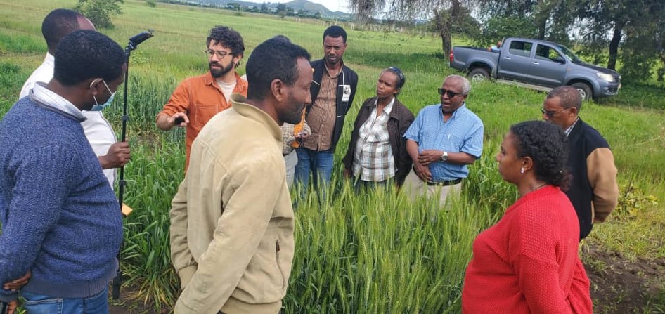 NIAB's Felipe Pinheiro in Ethiopia training crop inspectors in plot imaging