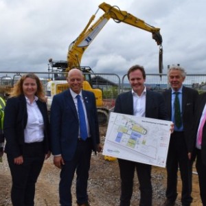 NIAB EMR Team showing MP Tom Tugendhat around the new facilities