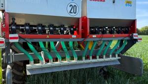 Fertiliser spreading on field plots