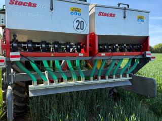 Fertiliser spreading on field plots
