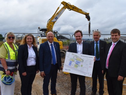 NIAB EMR Team showing MP Tom Tugendhat around the new facilities