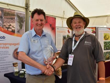 Niab's Scott Raffle receiving the George Lockie award from RHS' Gerry Edwards 