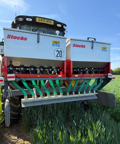 Fertiliser spreading on field plots