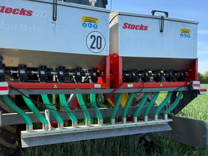 Fertiliser spreading on field plots